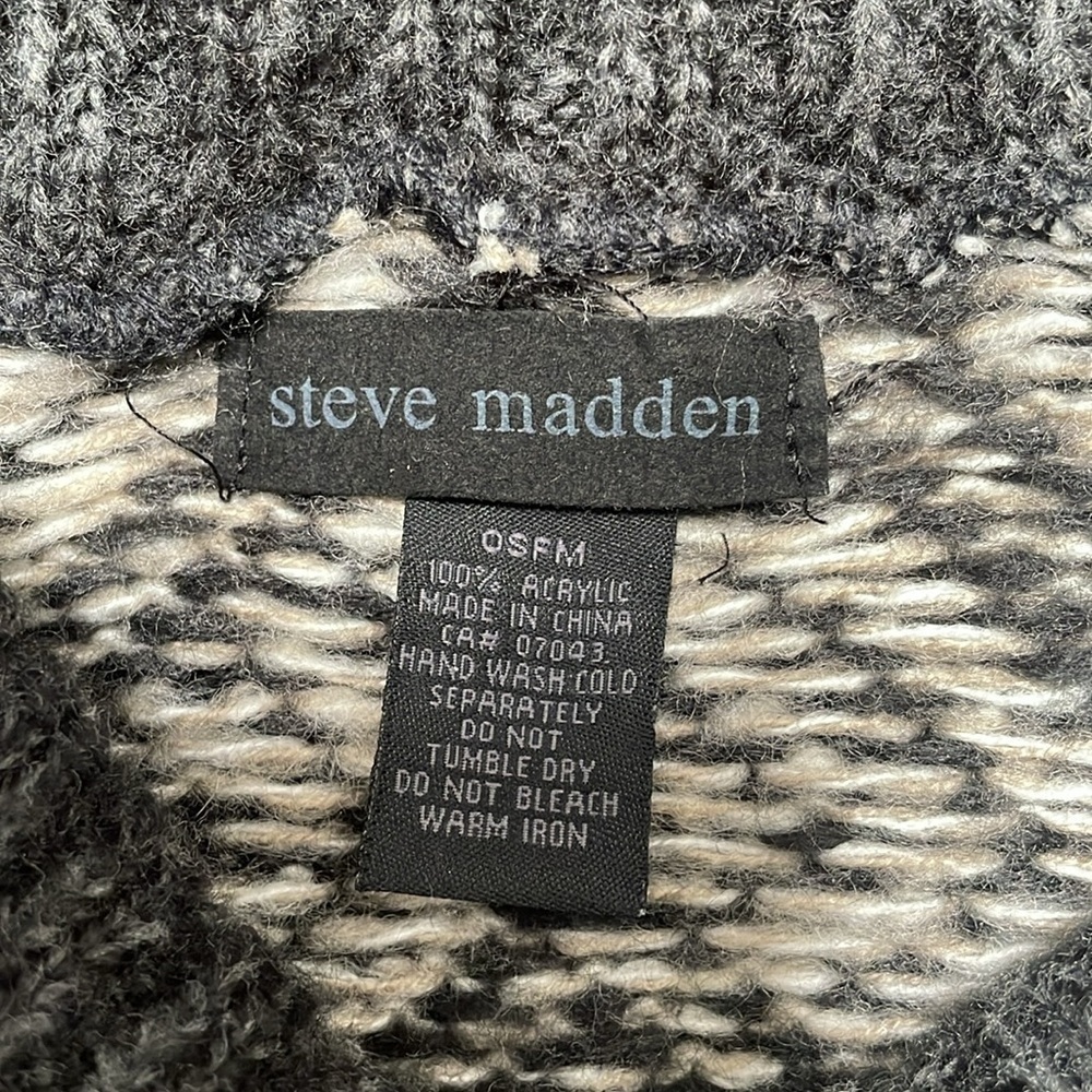 Steve Madden geometric poncho vest turtle neck black white knit OS - Picture 9 of 13
